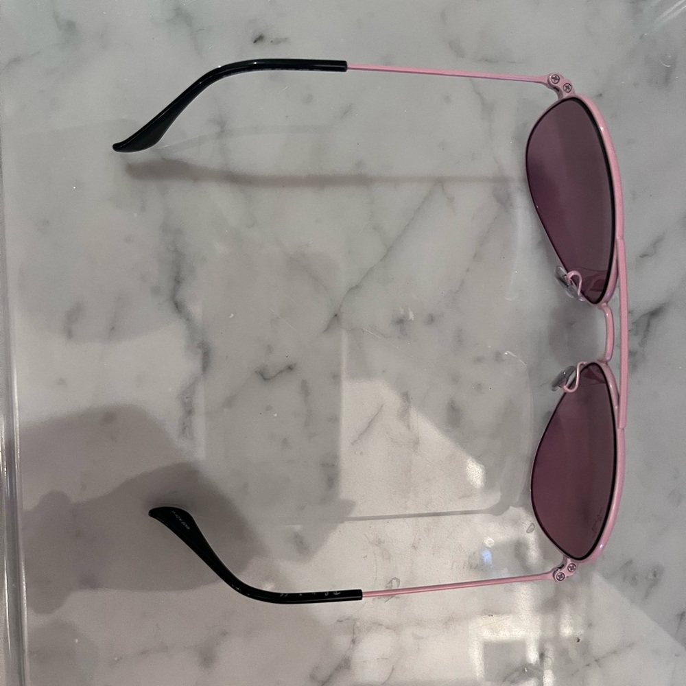 Brand new—barely worn. - Picture 4 of 5